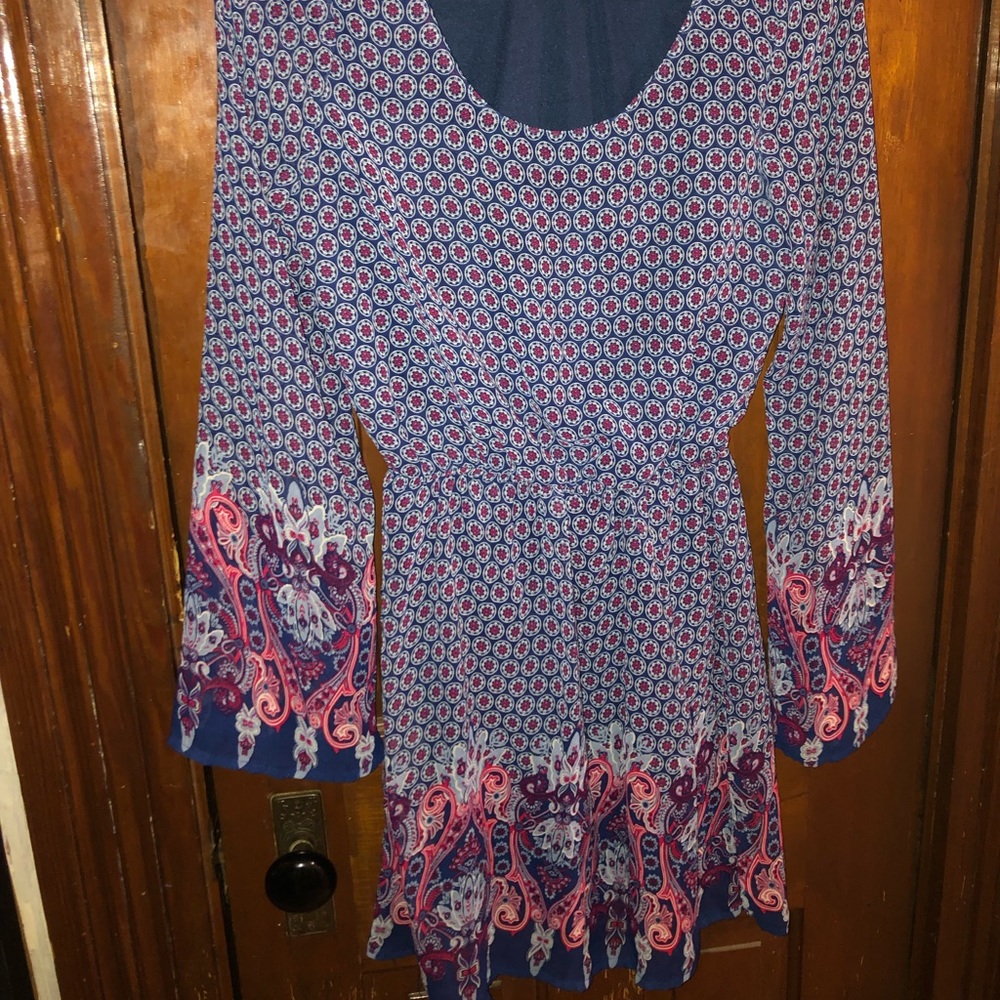 Dresses - Picture 6 of 7